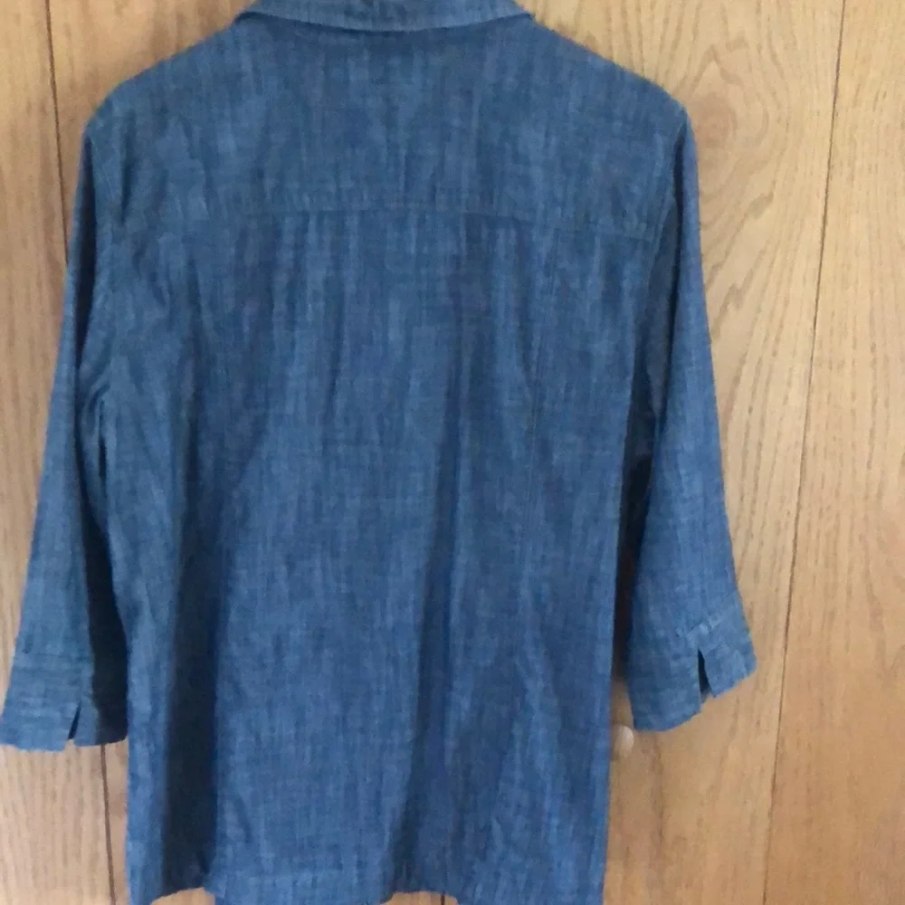 Chico's Denim Blue  Shirt size L/XL - Picture 5 of 9
